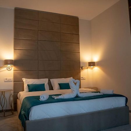 Unique Garden Hotel Brăila Екстериор снимка