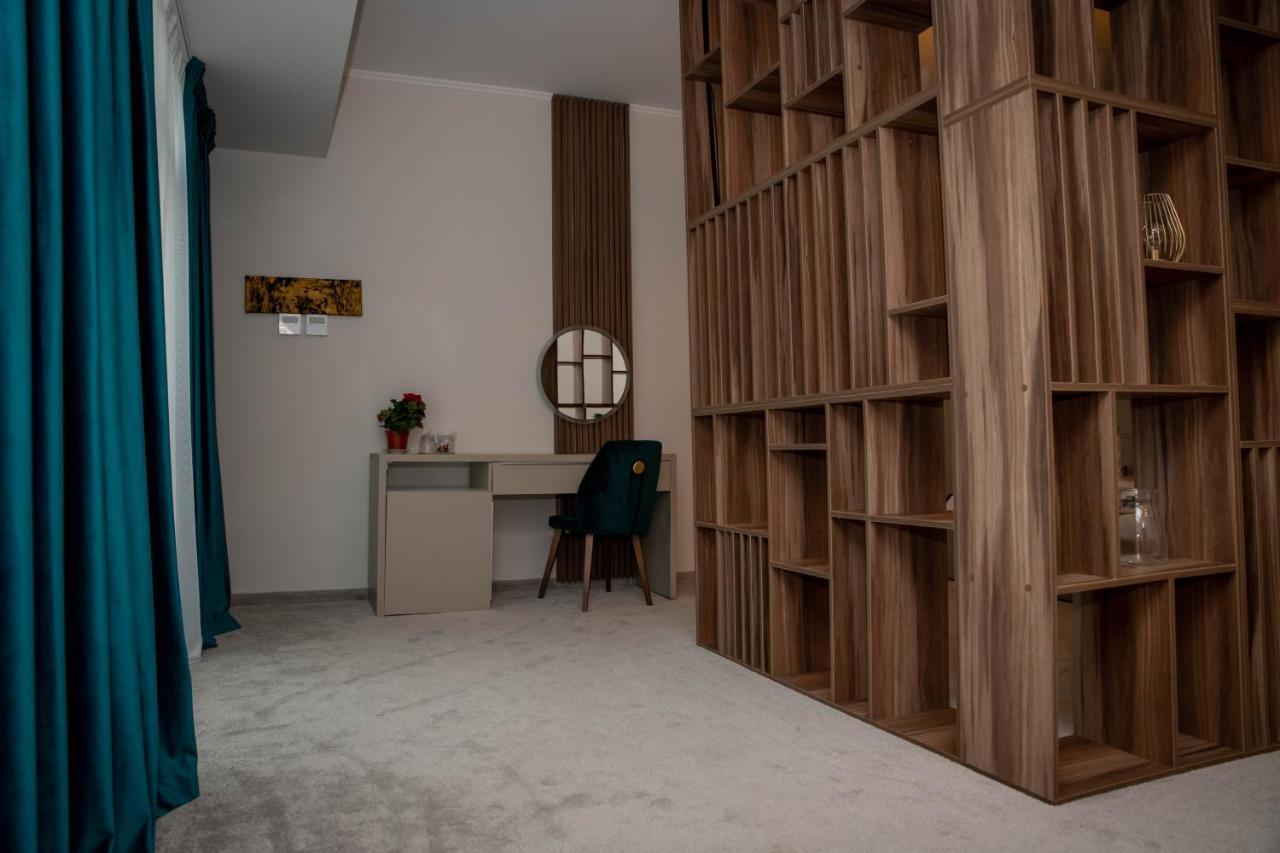 Unique Garden Hotel Brăila Екстериор снимка