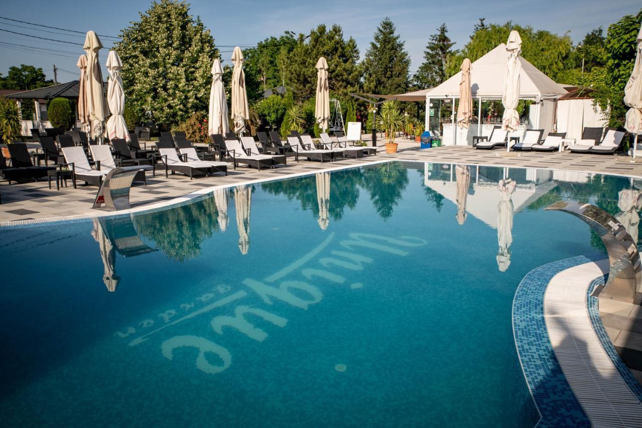 Unique Garden Hotel Brăila Екстериор снимка