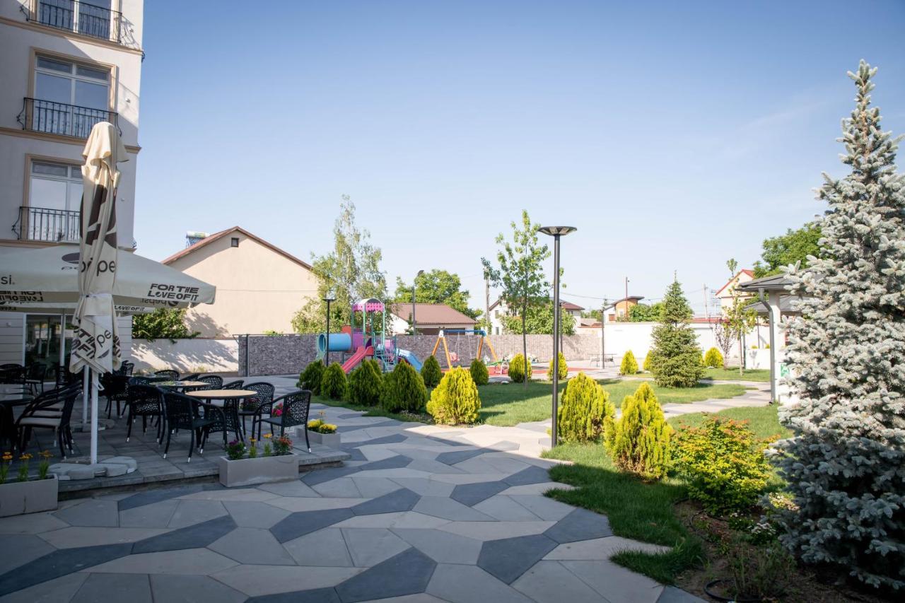 Unique Garden Hotel Brăila Екстериор снимка