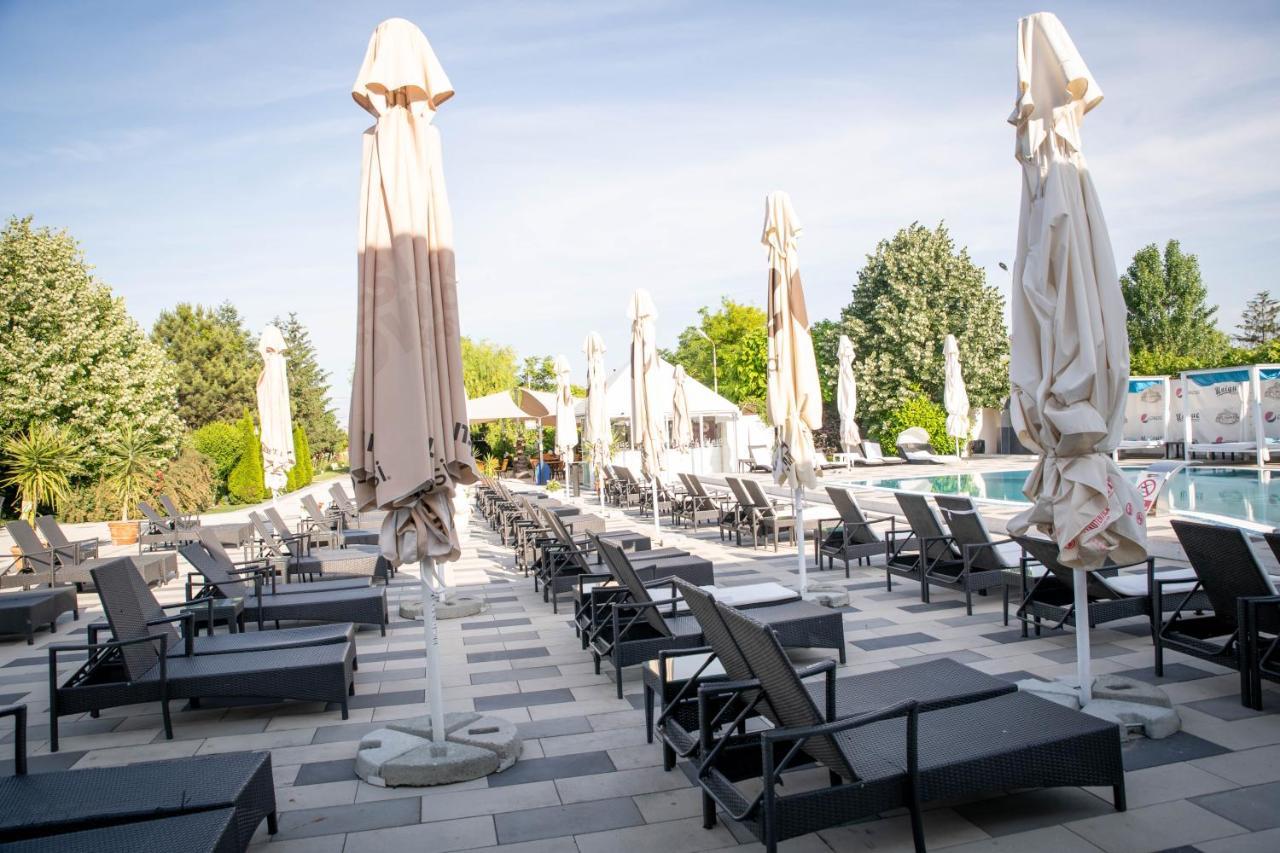 Unique Garden Hotel Brăila Екстериор снимка