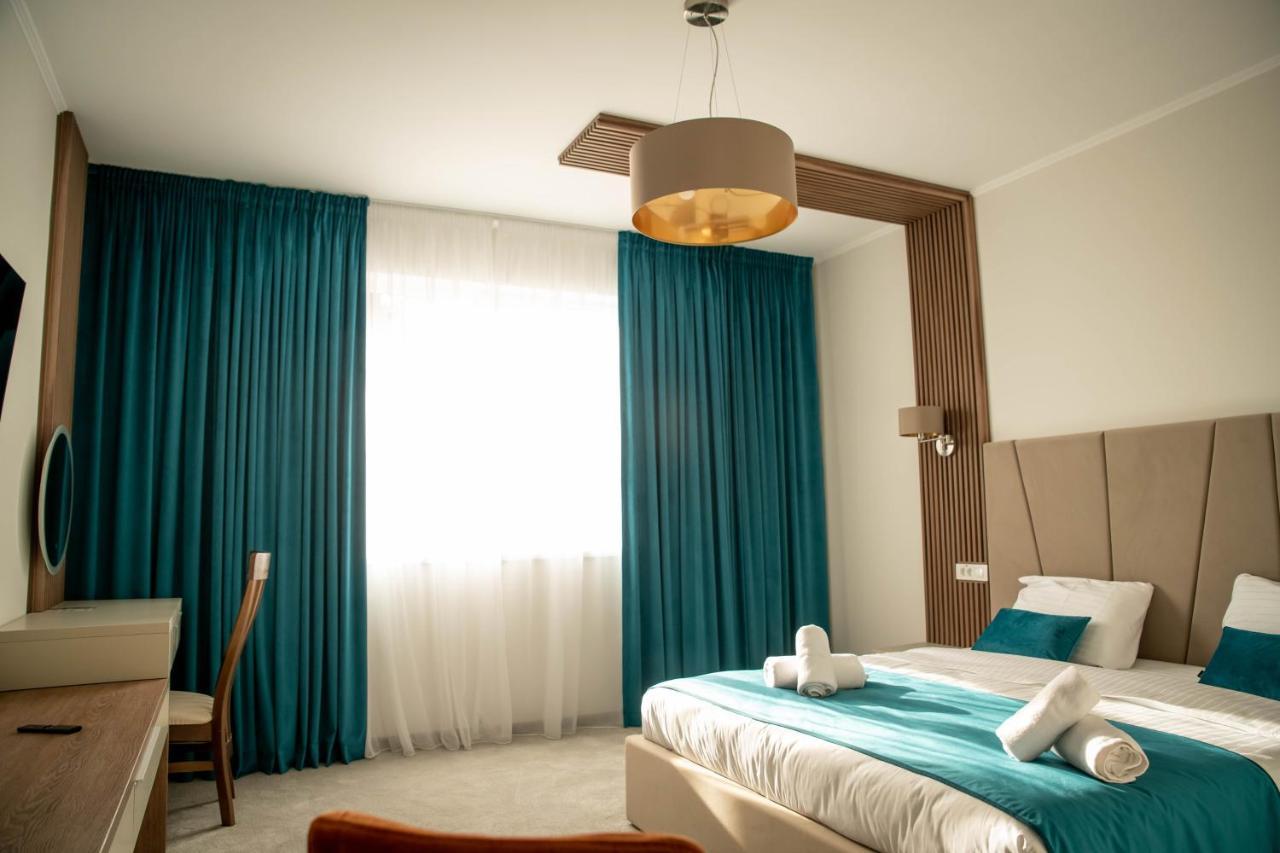 Unique Garden Hotel Brăila Екстериор снимка