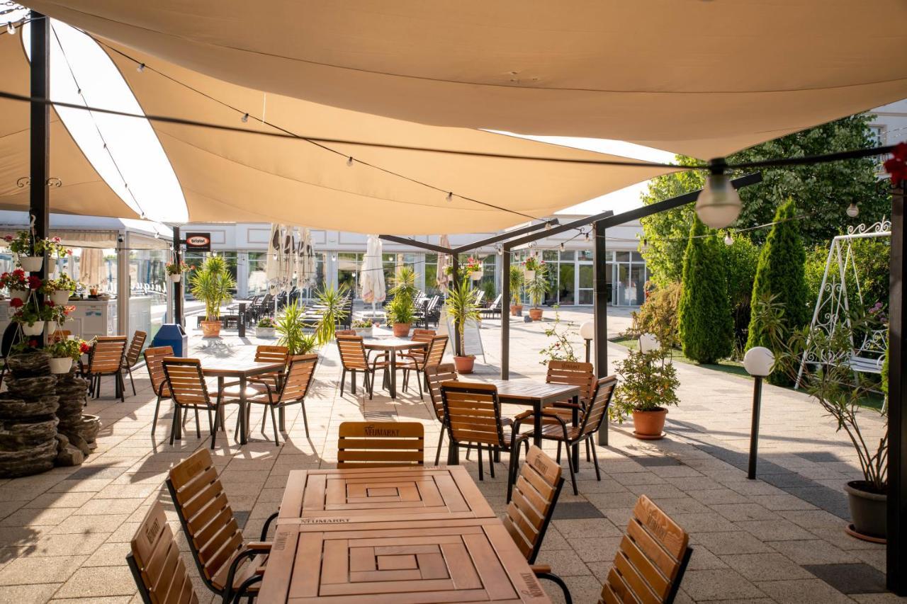 Unique Garden Hotel Brăila Екстериор снимка